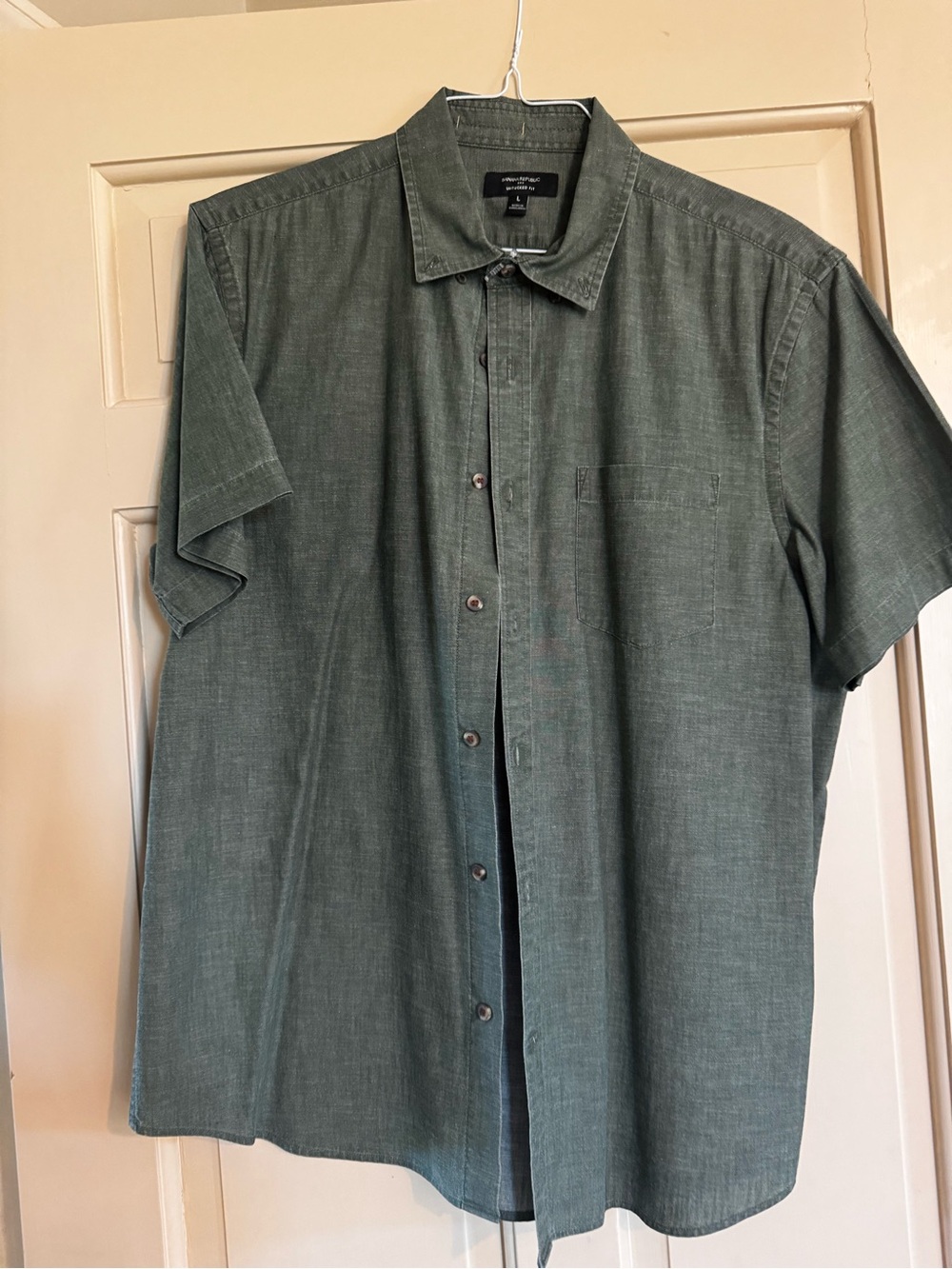 Banana Republic Short-Sleeve Button-Down Shirt in Olive Green
